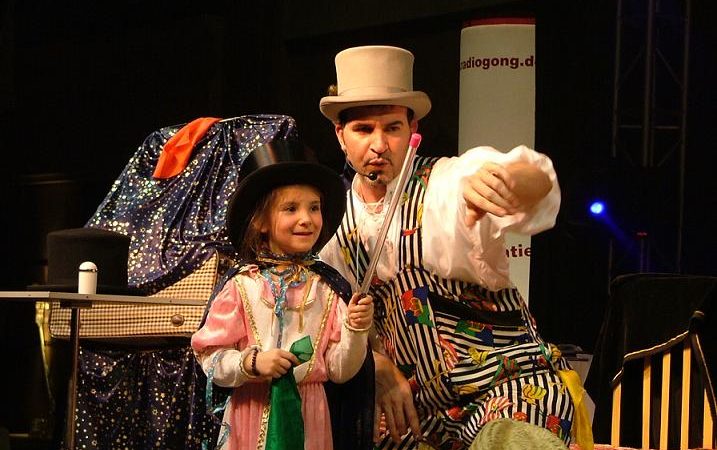 Kinderzaubershow und Ballonmodellage